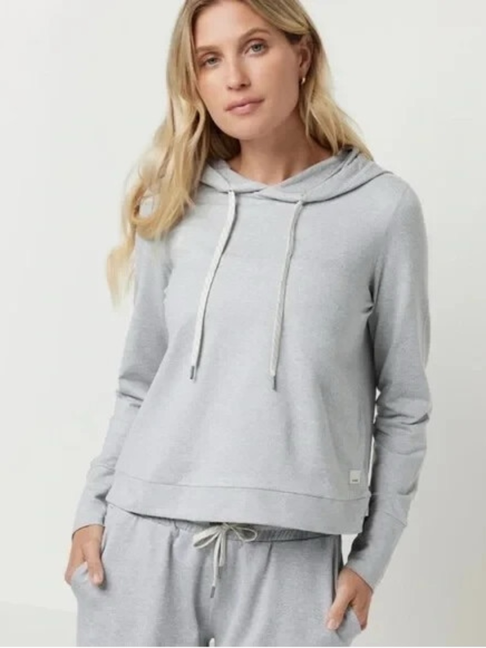 Vuori Women's Halo Essential Hoodie Sz M 
(Jul A-2)